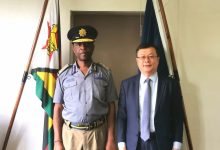 周鼎大使拜会津巴布韦新任警察总监姆汤巴-中非友好经贸发展工作委员会