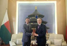 季平大使会见马达加斯加桑巴瓦市长拉曼加拉扎-中非友好经贸发展工作委员会