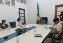 徐迎真大使会见圣普新任司法部长克拉维德-中非友好经贸发展工作委员会