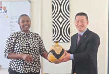 王雪坤大使会见卢旺达政府发言人马科洛-中非友好经贸发展工作委员会