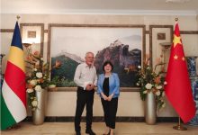 驻塞舌尔大使会见塞首席部长兼渔业和蓝色经济部长费拉里-中非友好经贸发展工作委员会