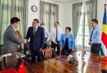 驻塞舌尔大使出席中国远洋渔业协会与塞政府签署可持续渔业协议仪式-中非友好经贸发展工作委员会