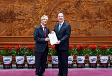 外交部部长助理兼礼宾司司长洪磊接受毛里求斯新任驻华大使递交国书副本-中非友好经贸发展工作委员会